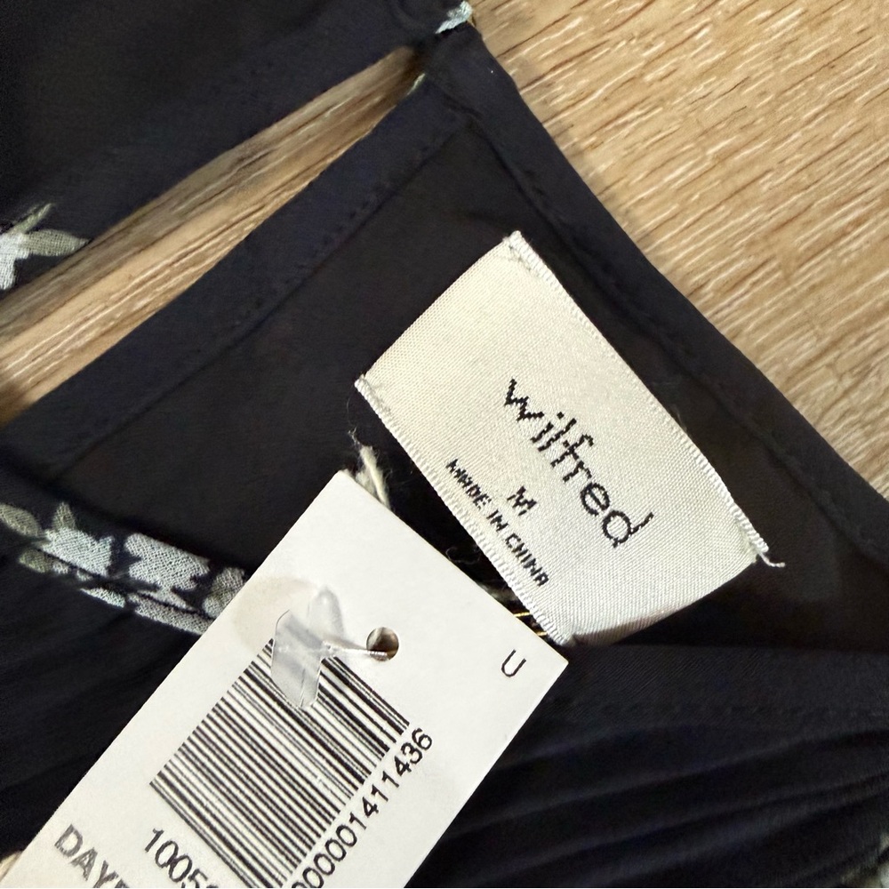 Wilfred Black Floral Pleated Dress with White Accent Print - Picture 4 of 8